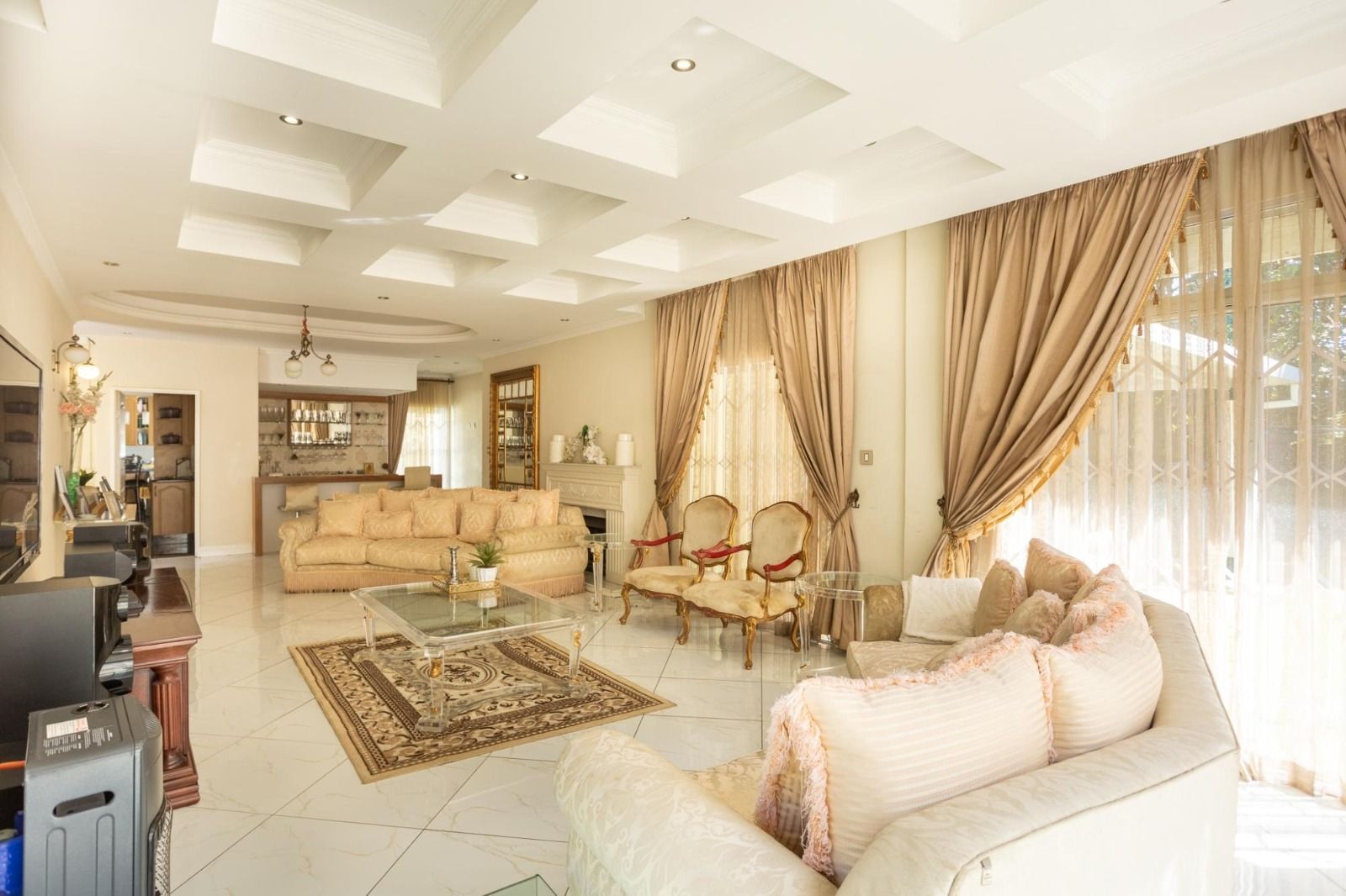 House For Sale In Alex Park — photo 2