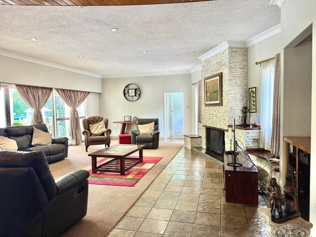 House For Sale in Glen Lorne — photo 5