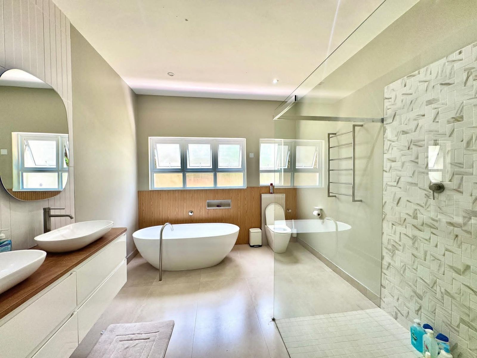 House For Sale in Glen Lorne — photo 3