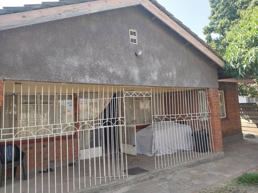 House for Sale In Zimre Park — photo 2