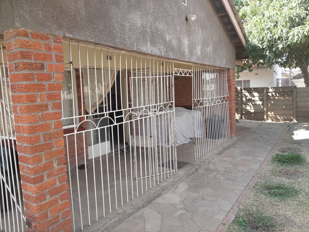 House for Sale In Zimre Park — photo 3