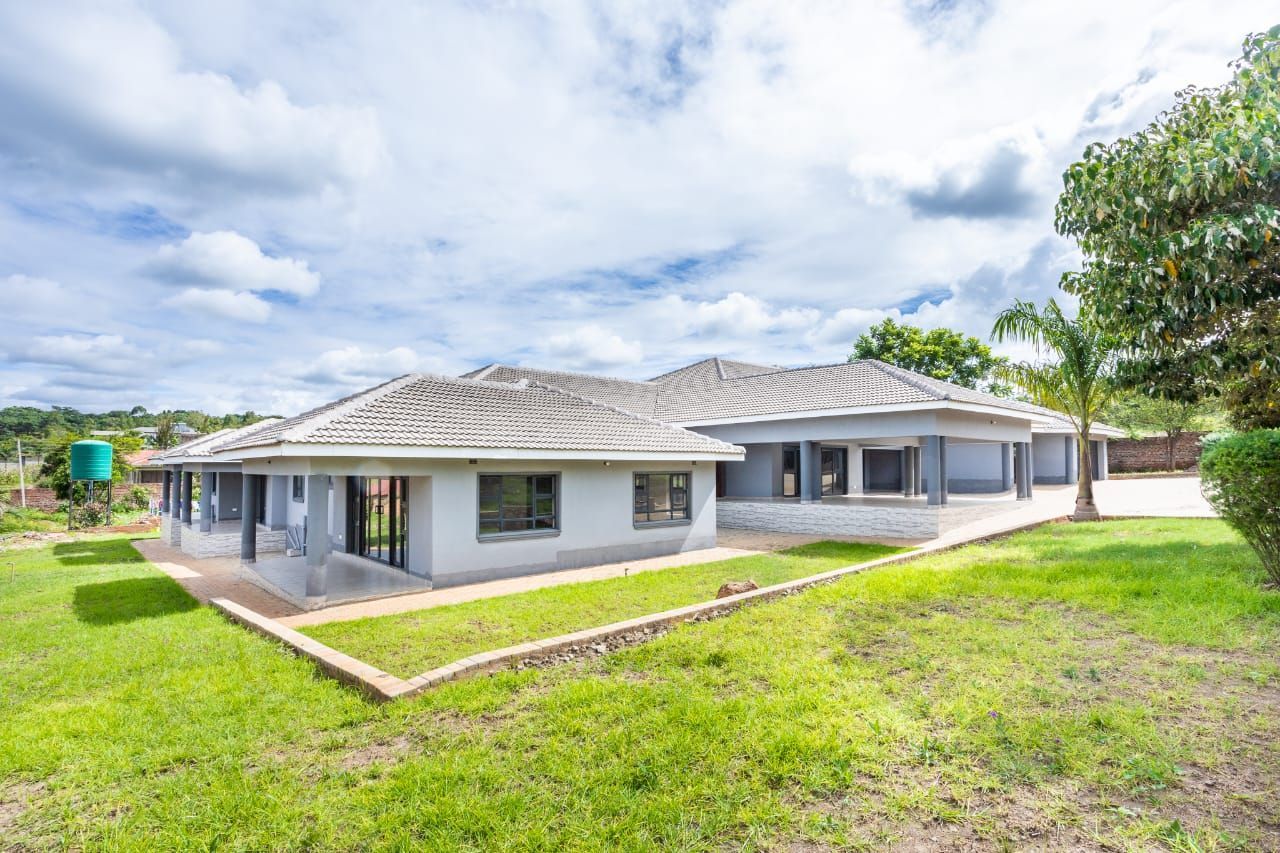 House For Sale in Brookview — photo 4