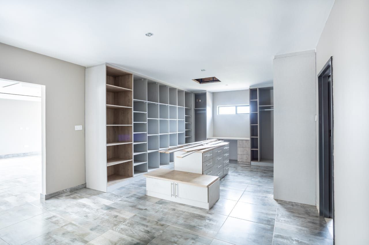 House For Sale in Brookview — photo 7
