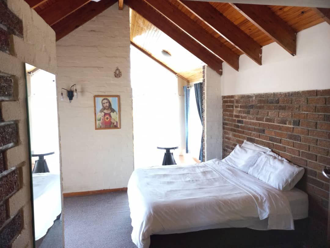 House For Sale in Glen Lorne. — photo 3