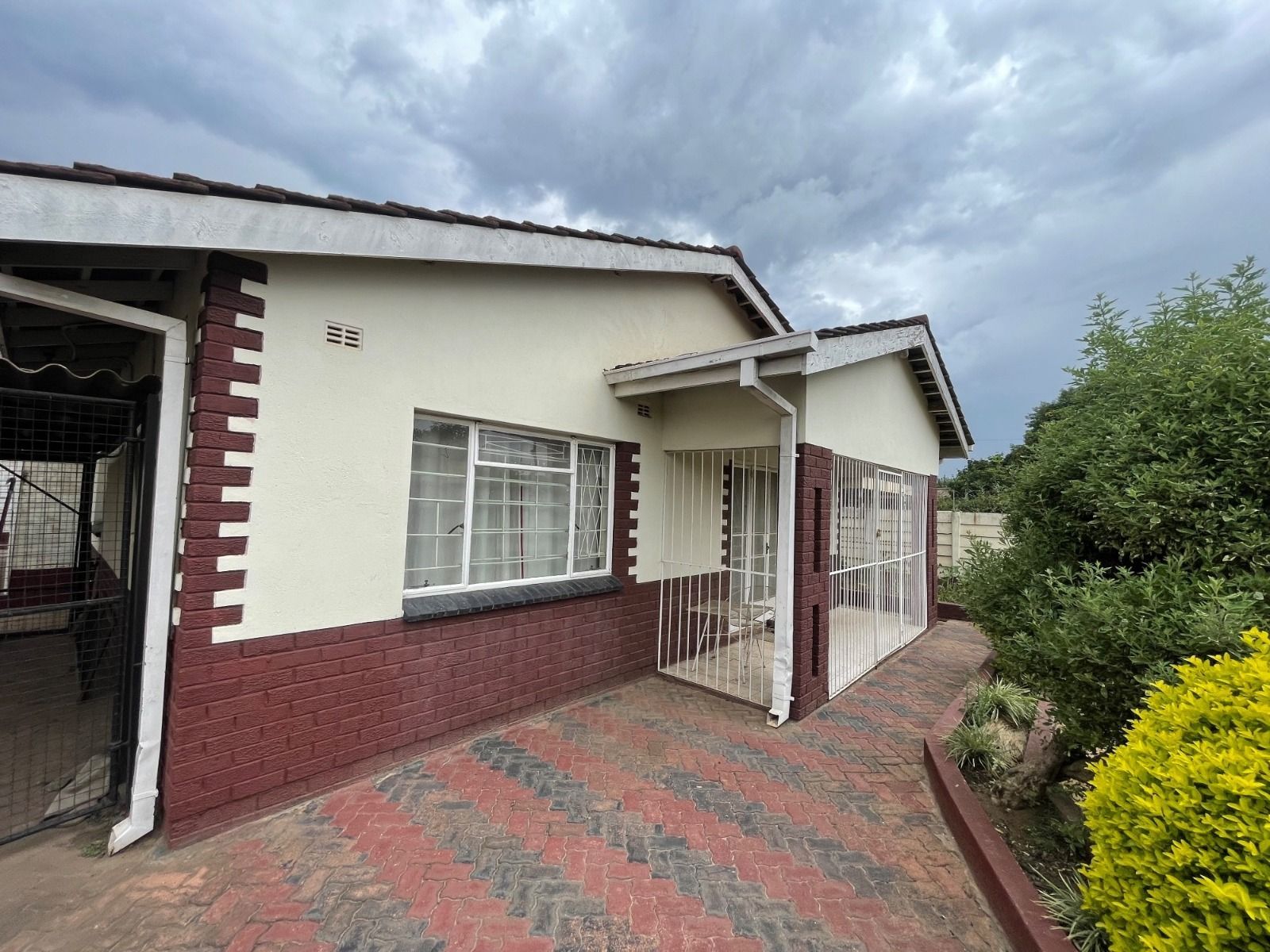 House For Sale In Highfield — photo 10
