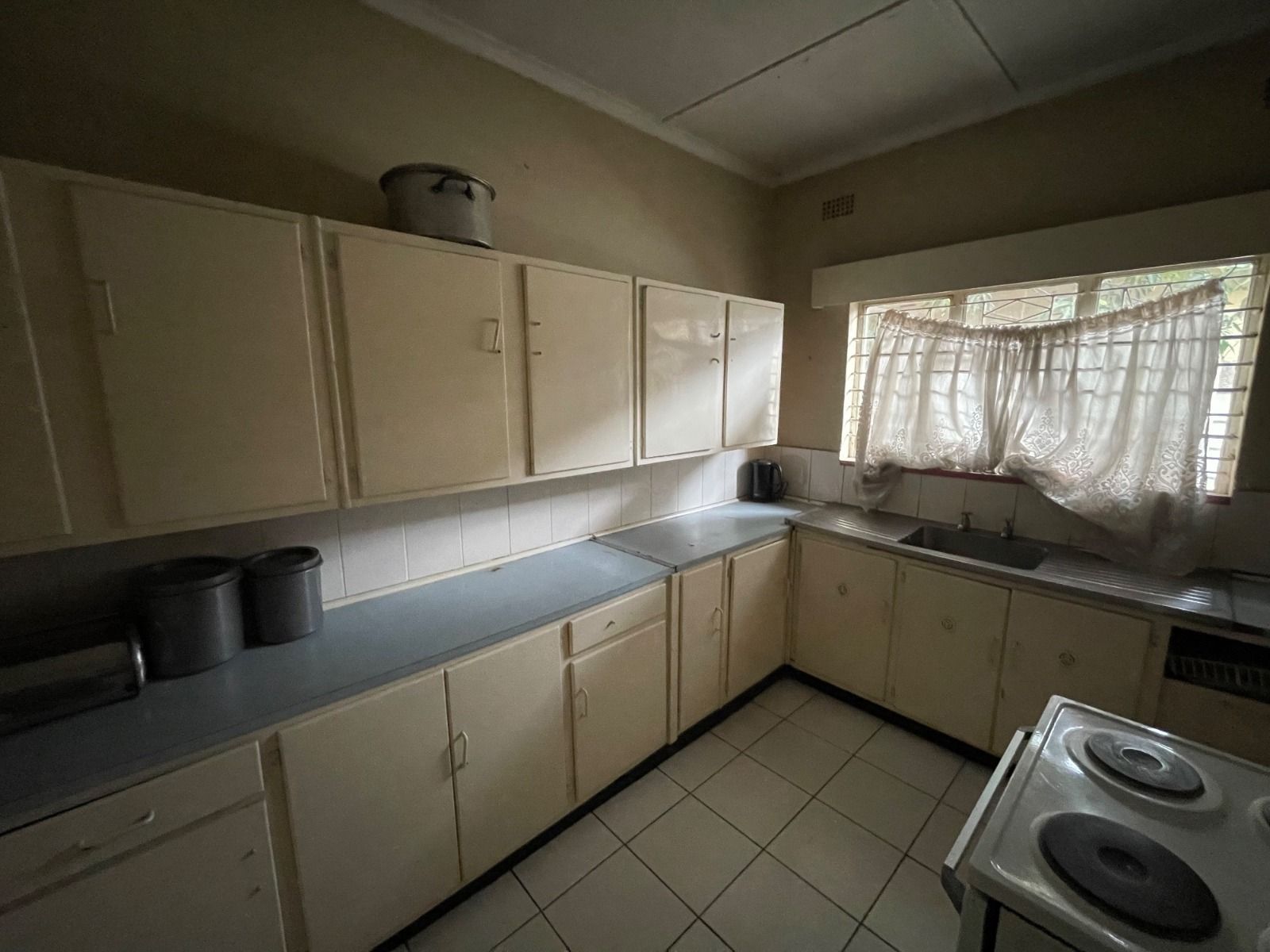House For Sale In Highfield — photo 4
