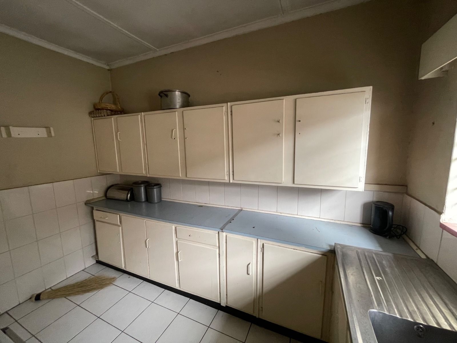 House For Sale In Highfield — photo 5